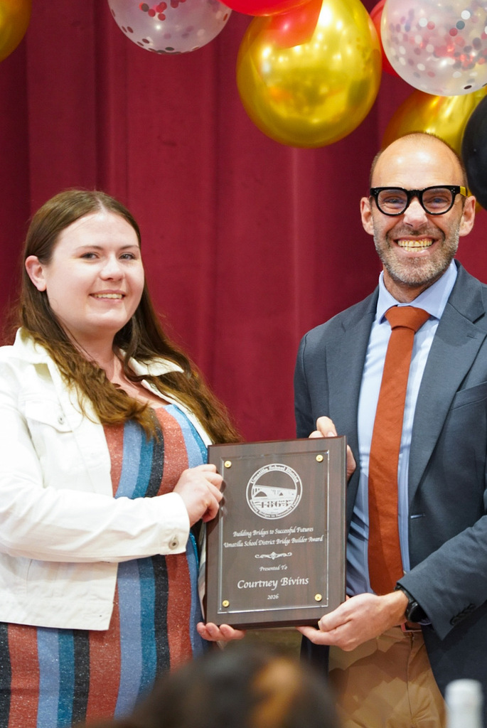 Courtney Bivins (left) accepts Bridge Builder Award from Columbia Vista Intermediate Principal Mr. Young