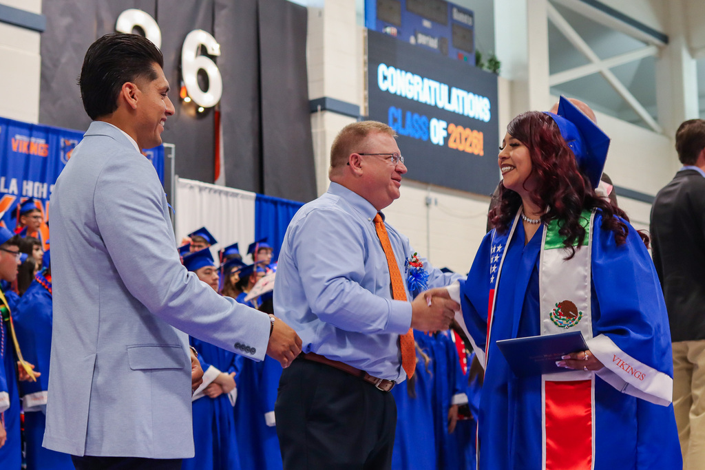 Senior shaking hands with Principal Lorence