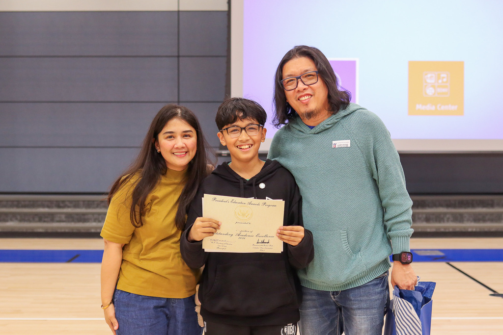 Photo of student with family