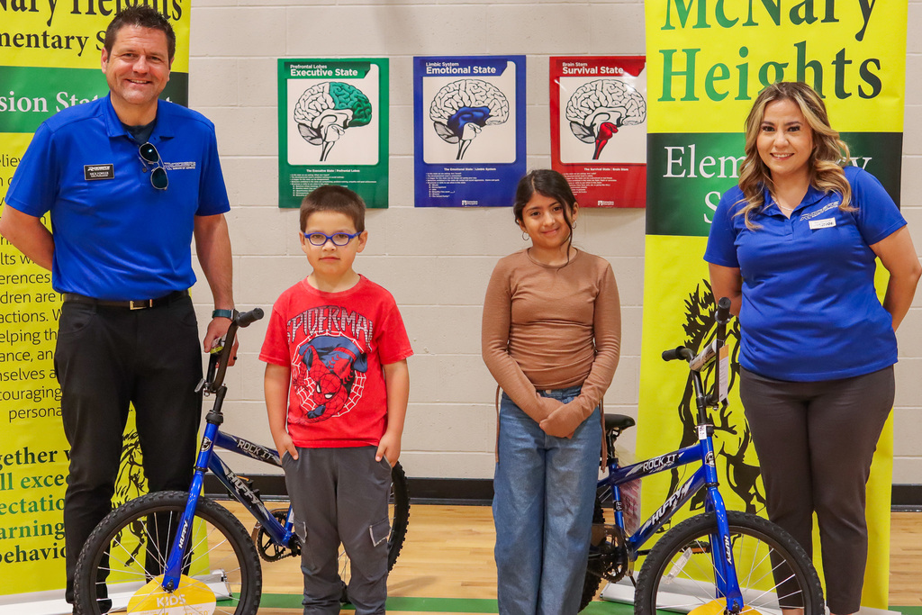 Bike winners pictures with Rogers Subaru of Hermiston
