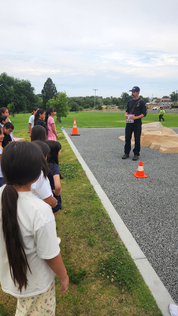 Umatilla Fire Fighter Presenting to students 