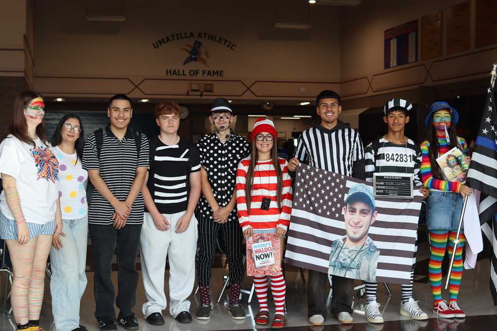 Photo of junior class dressed up for stripes vs dots day