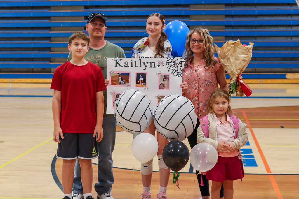 volleyball senior with family