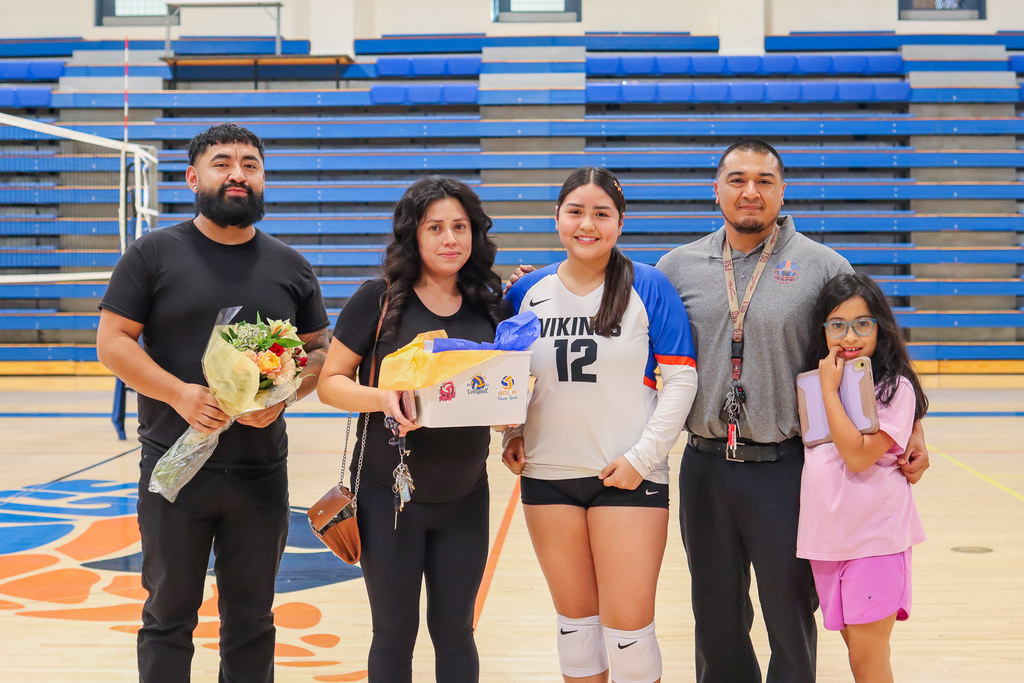 volleyball senior with family