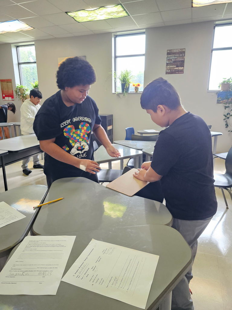6th-grade students in Ms. Nichols's science class were learning about potential and kinetic synergy.