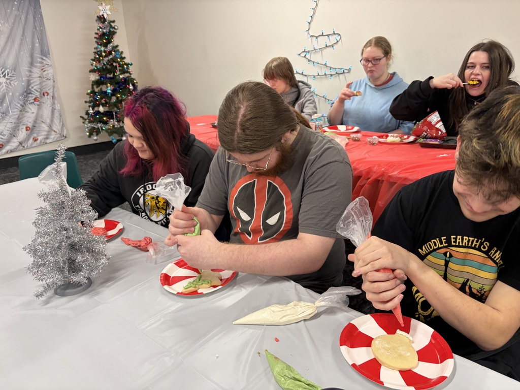 seniors decorating cookies