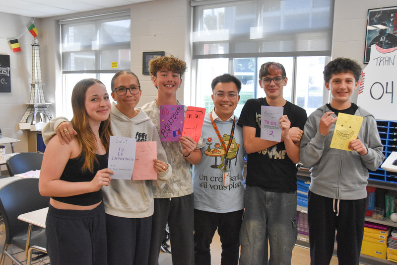 U-E middle school students holding encouragement cards