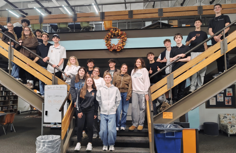 U-E students and Italian students in the UEHS library