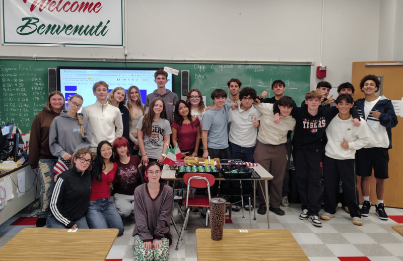 U-E students and Italian students at UEHS