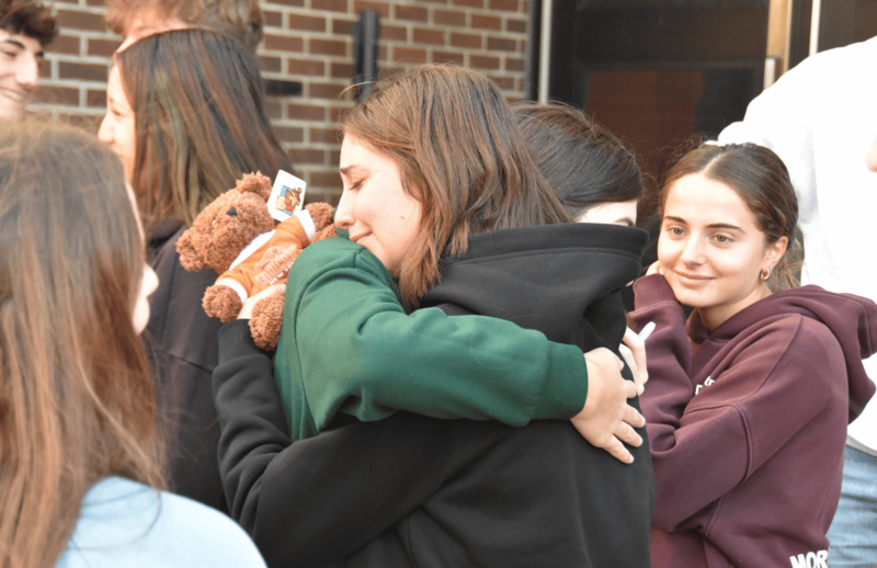 Italian student and U-E student hugging