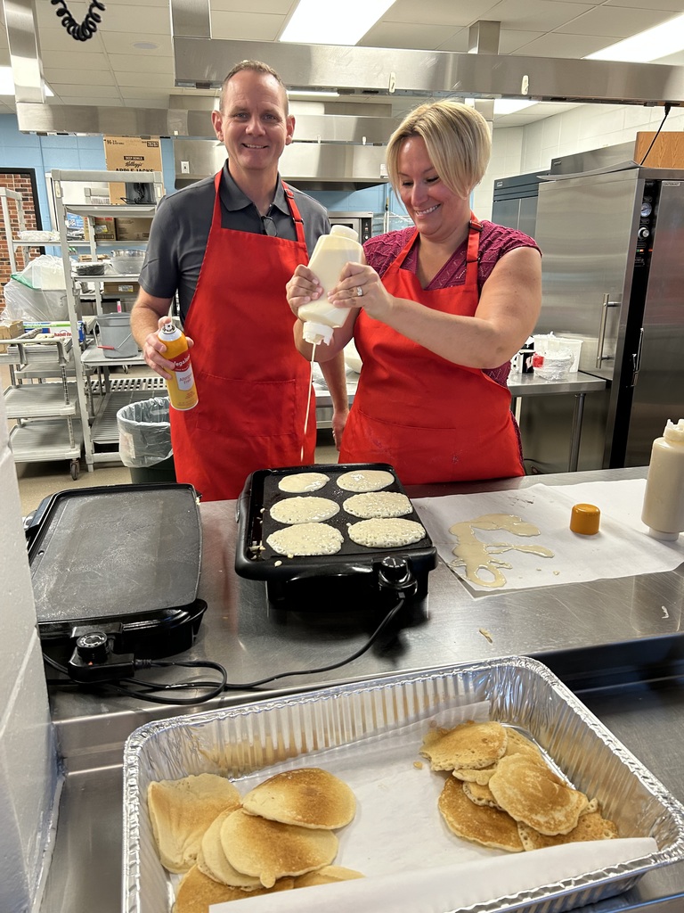 Tom Hansen and Amber Torress flip pancakes