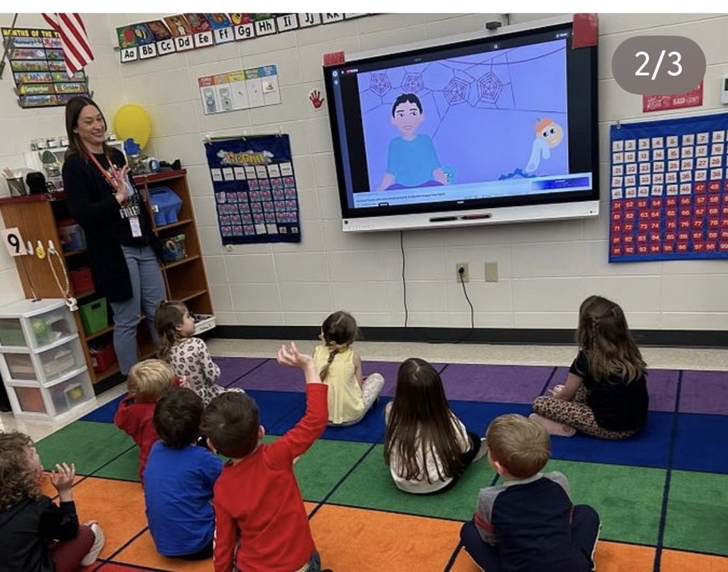 school counselor reading to 4K students
