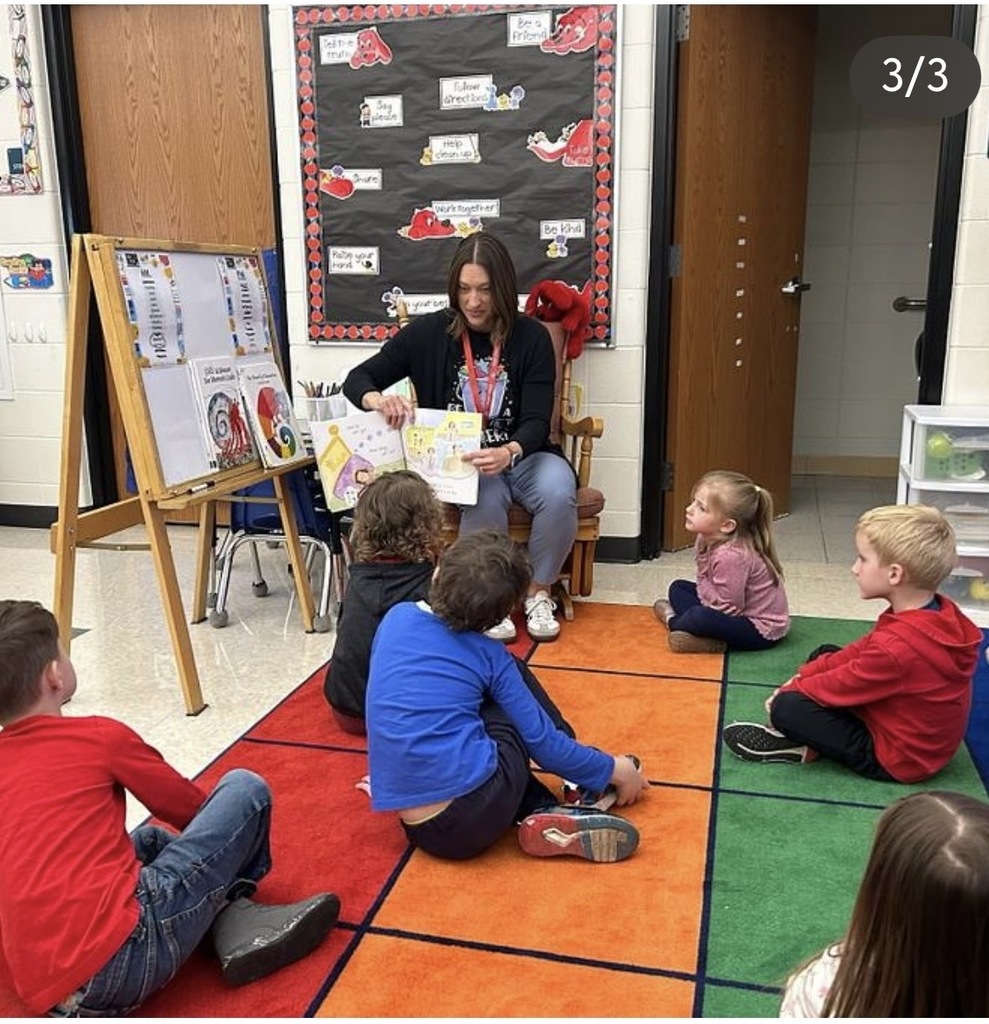 school counselor reading to 4K students