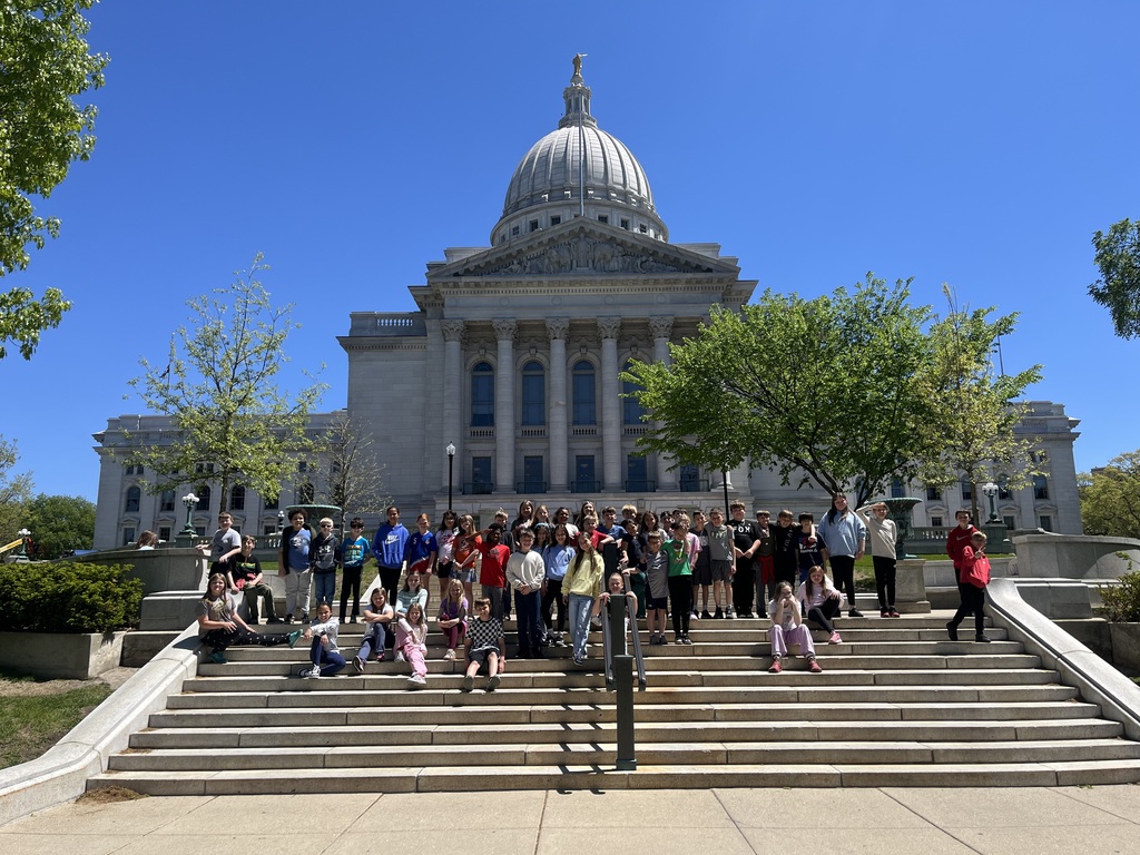 4th grade students pose in front of the Capitol building in Madison