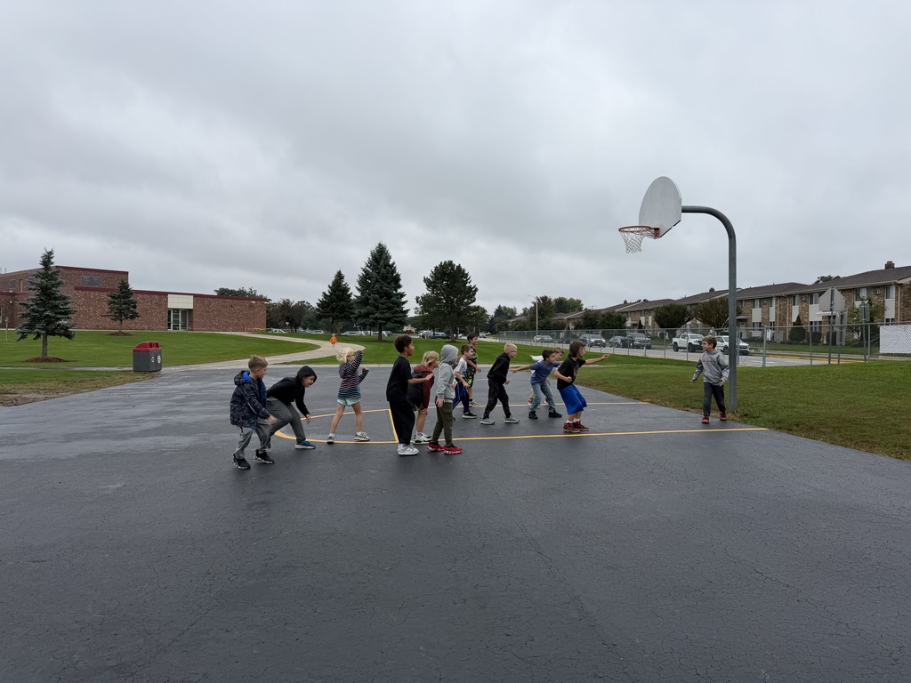 students playing red light green light