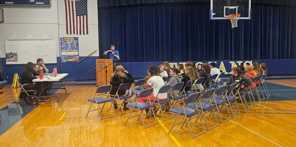 Group picture of all spellers and bee officials.