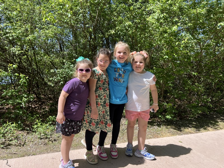 1st Grade enjoyed the Zoo Friday.