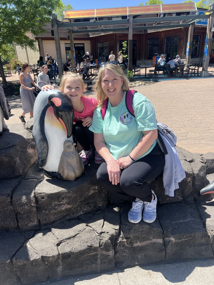 1st Grade enjoyed the Zoo Friday.