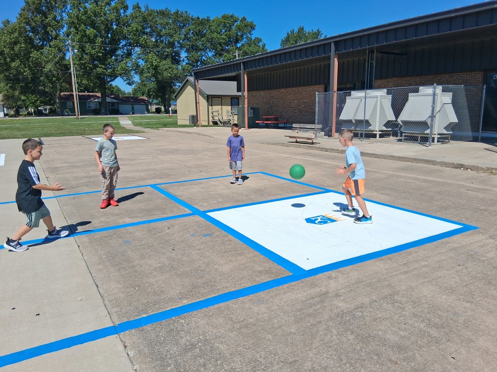 Royals foursquare game