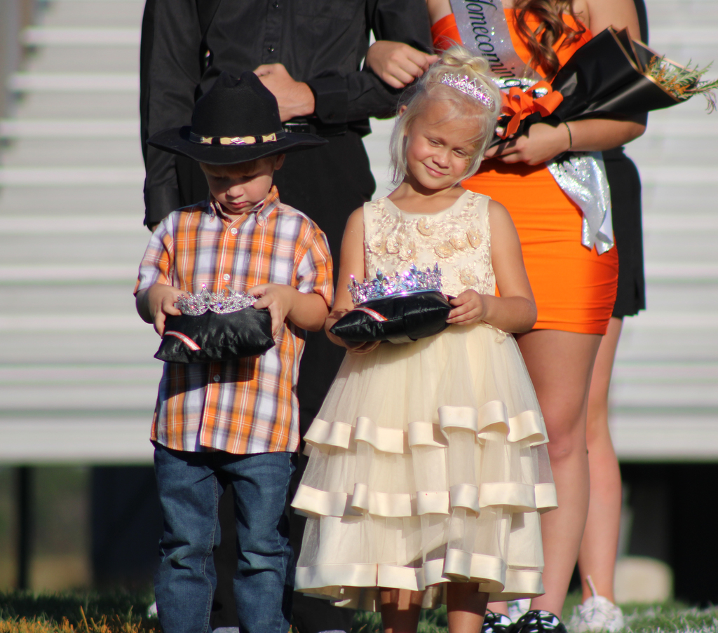 flower girl and crown bearer