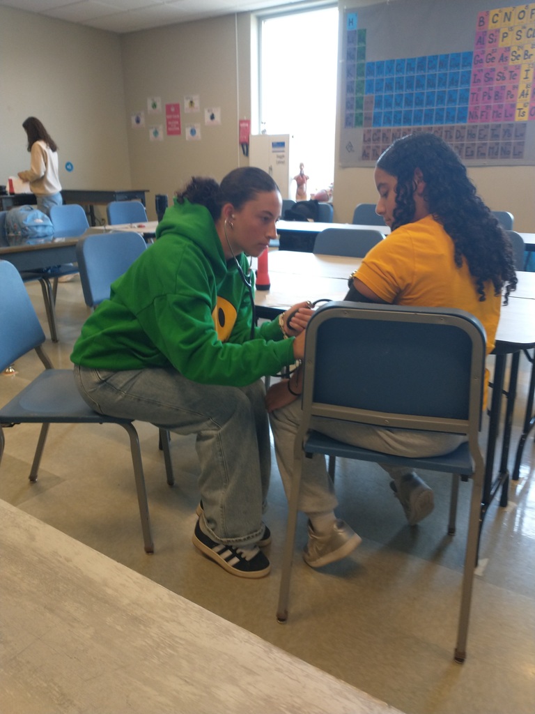 high school student interviewing 6th grader