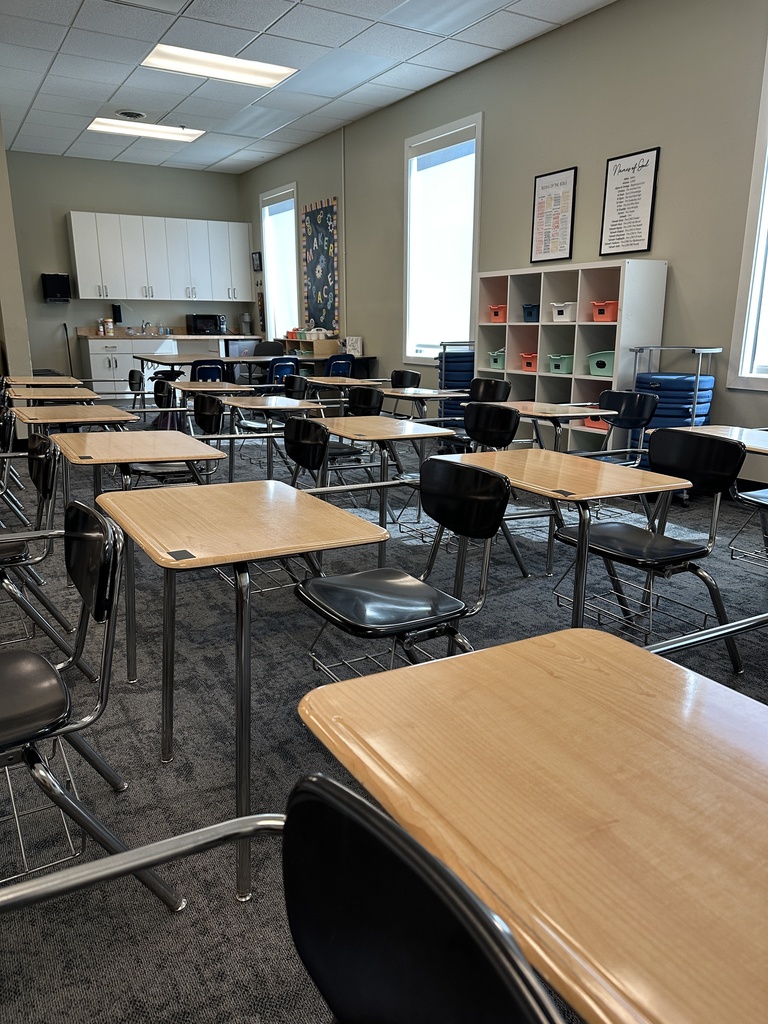 picture of an empty 5th grade classroom