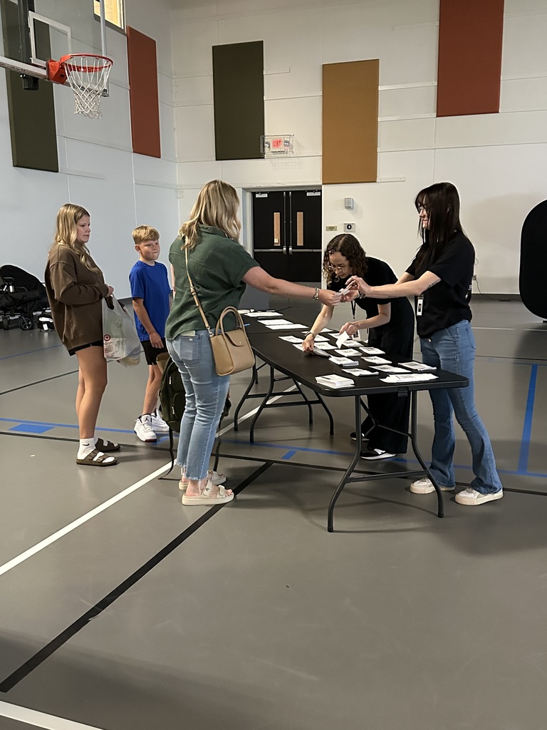 families registering for school pictures