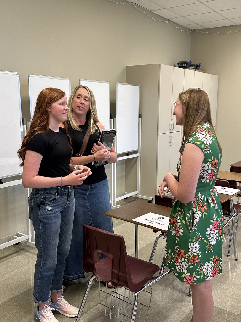 student and her mom talking with a teacher