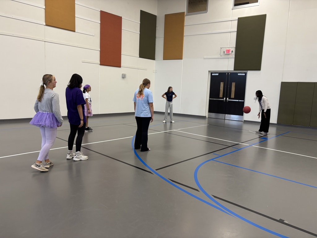 8th grade girls playing Four Square