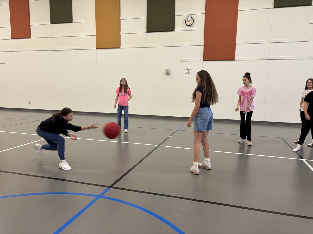 8th grade girls playing Four Square