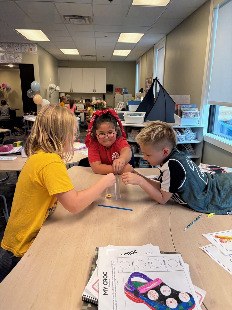 3rd grade students working on a project to strengthen problem solving skills and teamwork