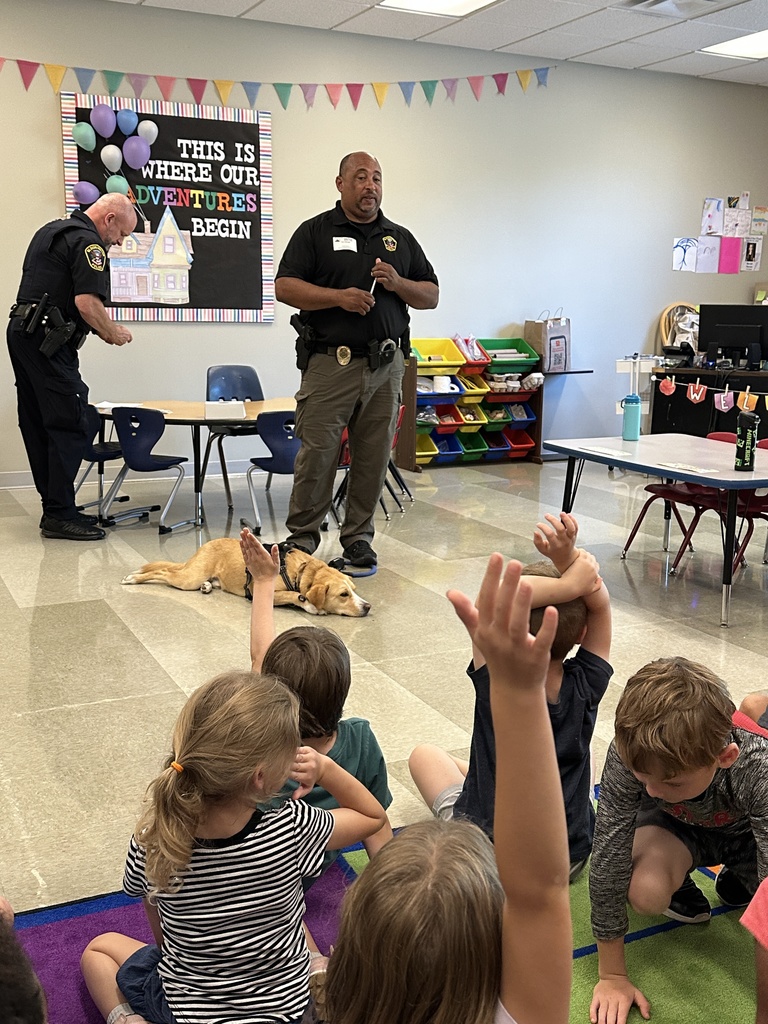 police officers speaking to kindergarten students in a classroom