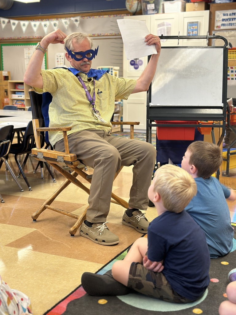 elementary principal reading to the kindergarten students
