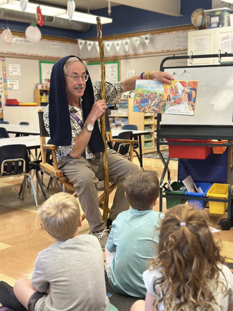 elementary principal reading to the kindergarten students