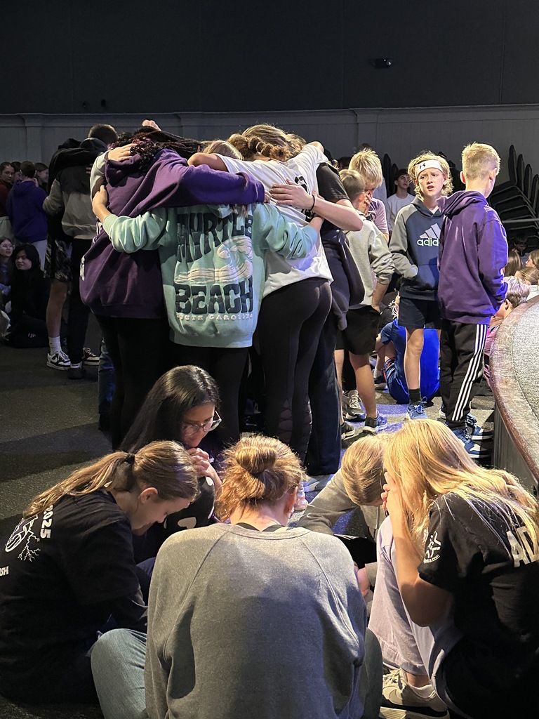 groups of students praying together