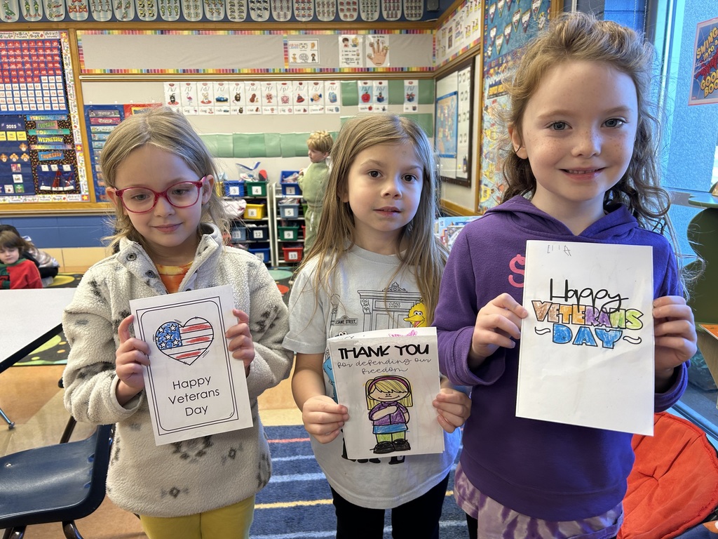 students holding thank you cards for a veteran
