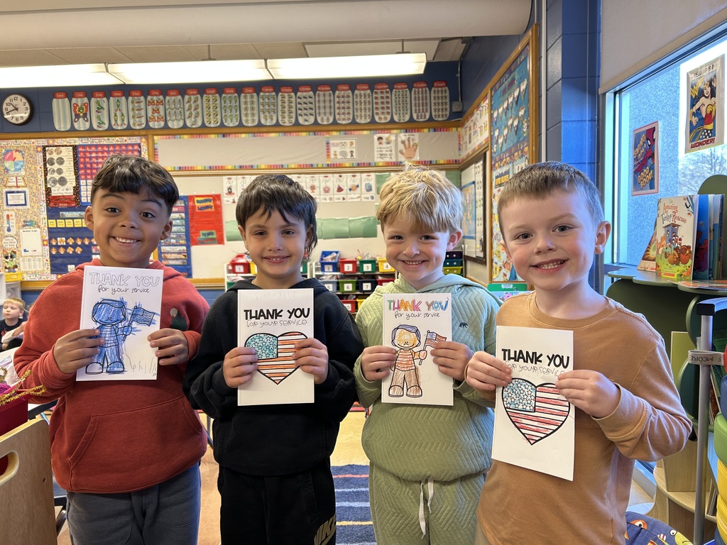 students holding thank you cards for a veteran