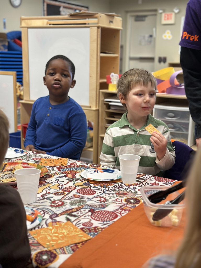 students eating snack