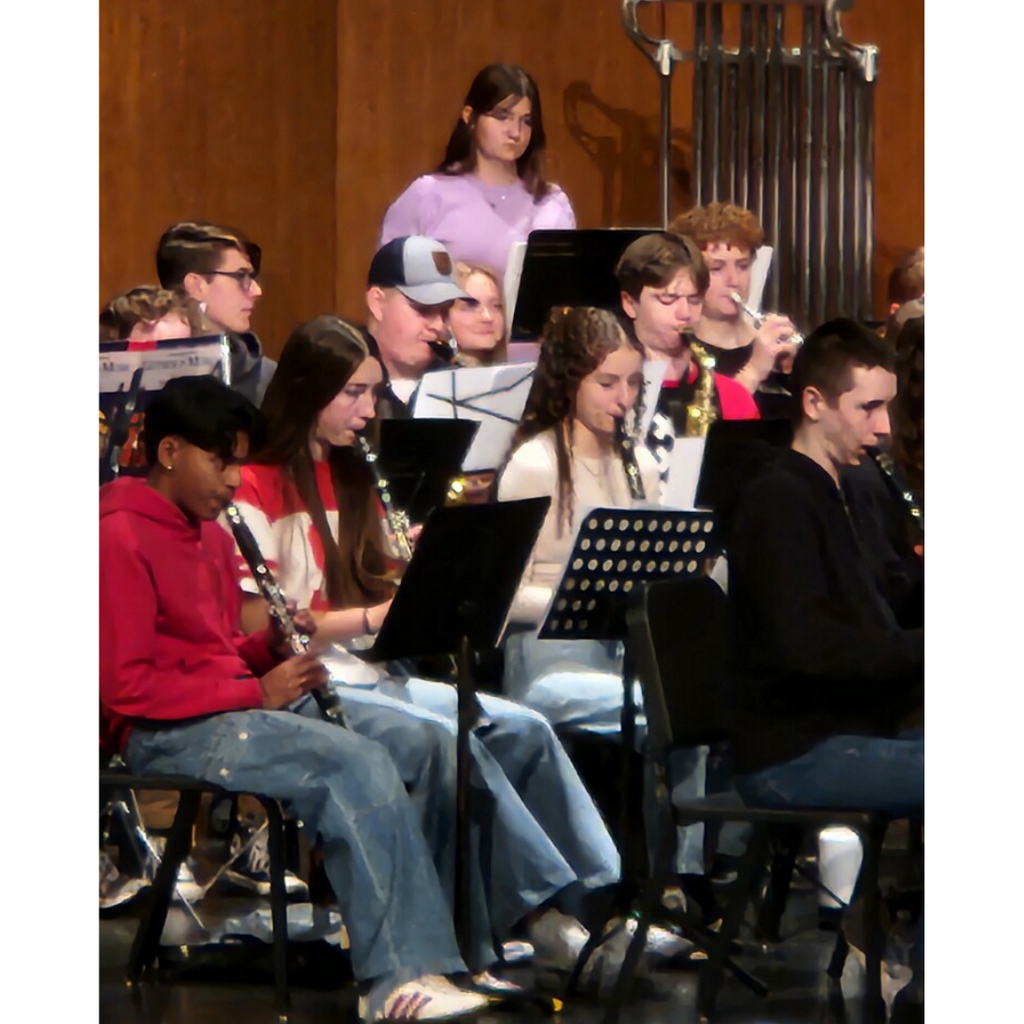 picture of students in a band rehearsal