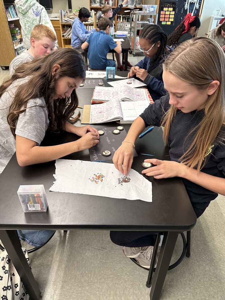 students using oreos and sprinkles for a cell mitosis lab
