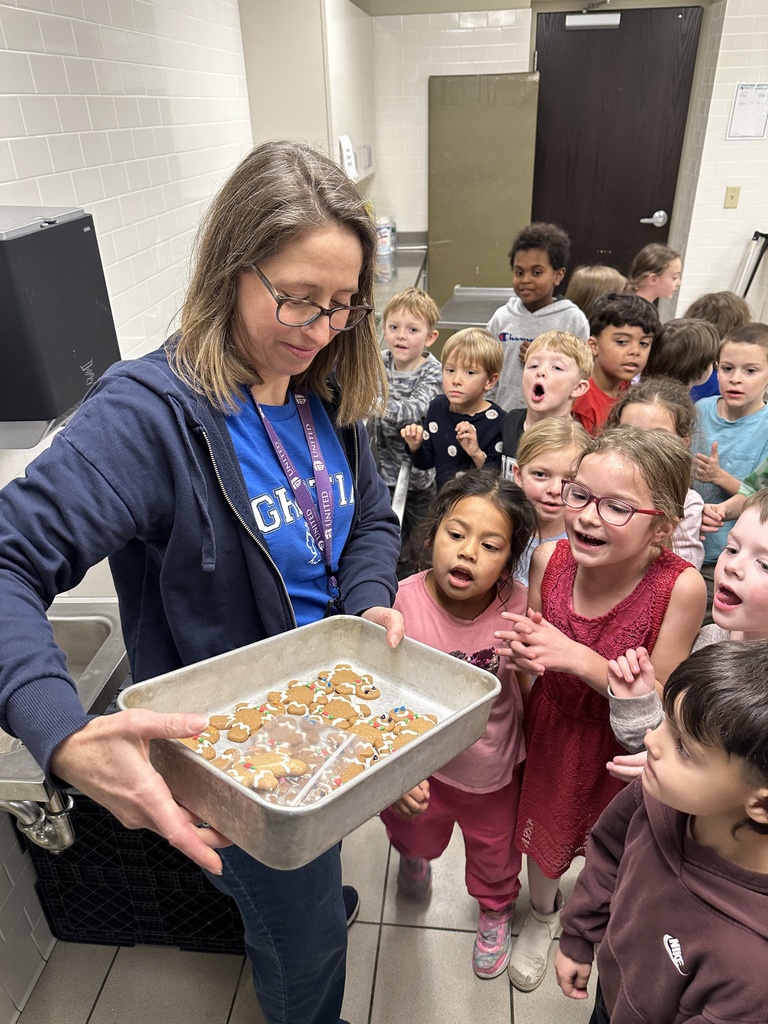 kindergarten teacher showing a pan of cookies to her students