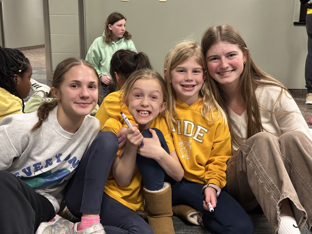 group of students, two big buddies and two little buddies smiling for the pictur