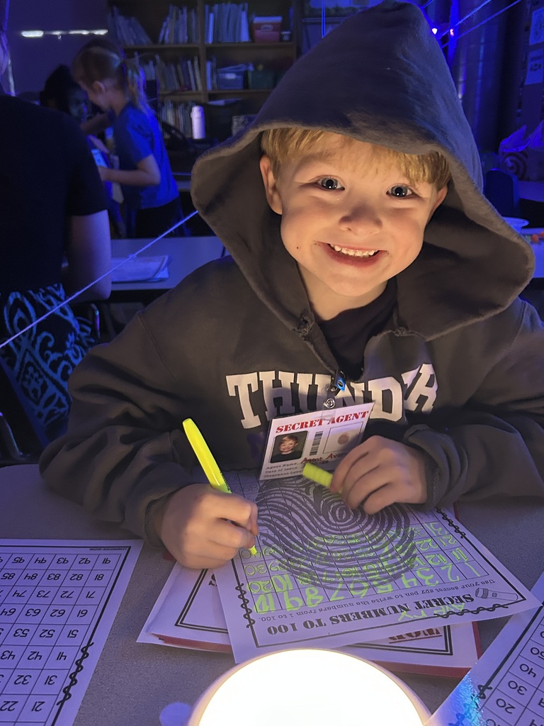 kindergarten student practicing counting to 100