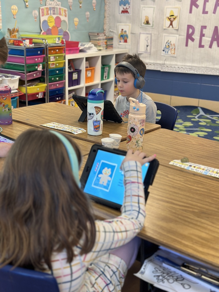 1st grade students working on their iPads