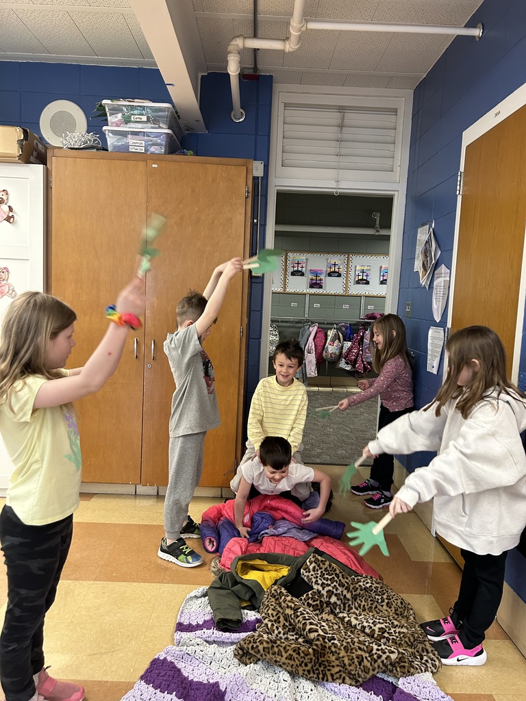 1st grade students reenacting palm sunday
