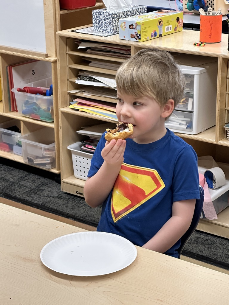 pre-k student eating 