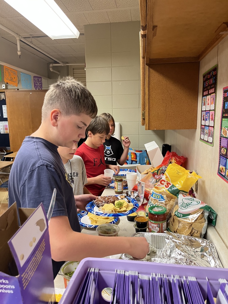students in line to put food on their plates