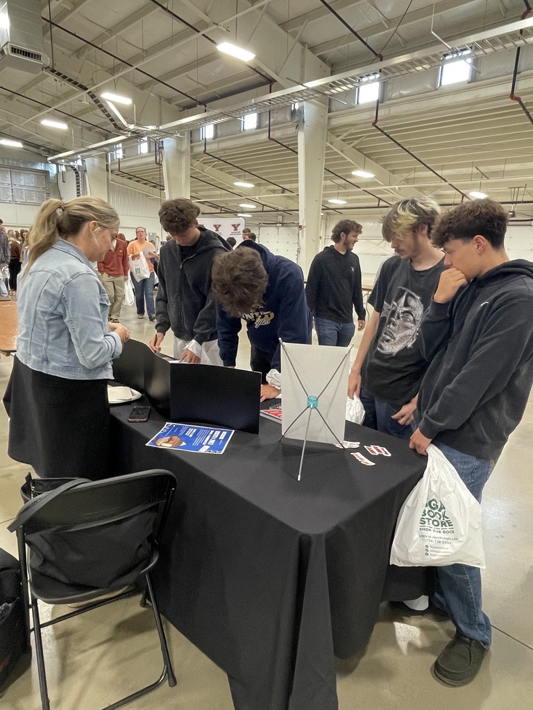 Juniors and Seniors attended the Mahoning Valley College Fair. They were able to visit 60 different colleges/universities during their trip.