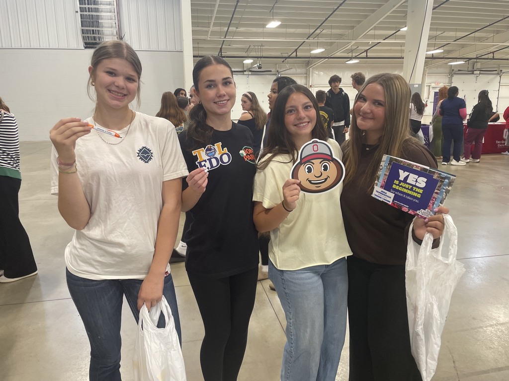 Juniors and Seniors attended the Mahoning Valley College Fair. They were able to visit 60 different colleges/universities during their trip.