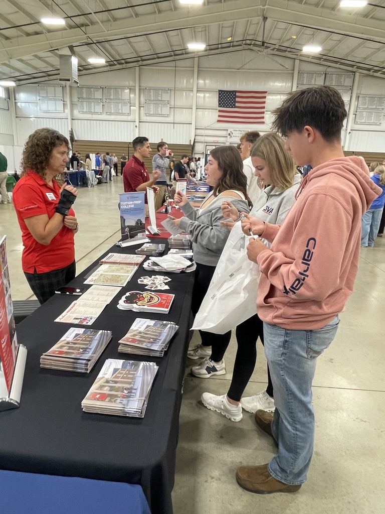 Juniors and Seniors attended the Mahoning Valley College Fair. They were able to visit 60 different colleges/universities during their trip.